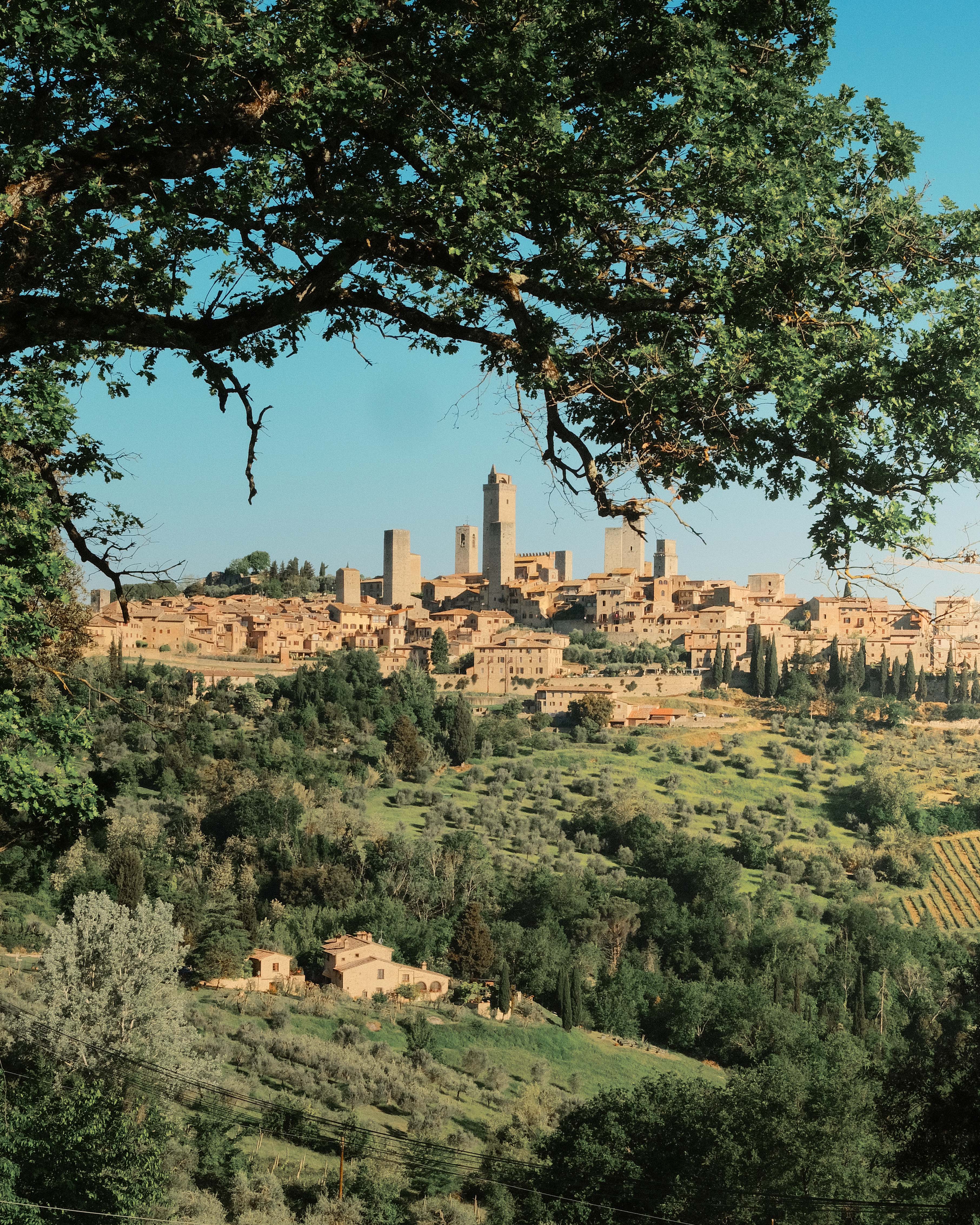 Contrada landscape and architectural detail.